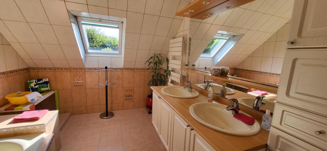 Grande Chambre Sdb Privee Avec Balcon Lannion Luaran gambar
