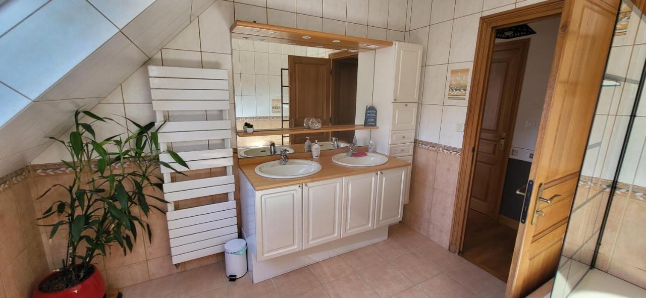 Grande Chambre Sdb Privee Avec Balcon Lannion Luaran gambar